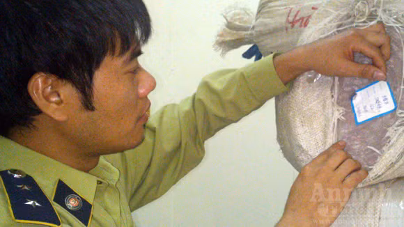 Phát hiện kho vải lậu trị giá cả tỷ đồng ảnh 2