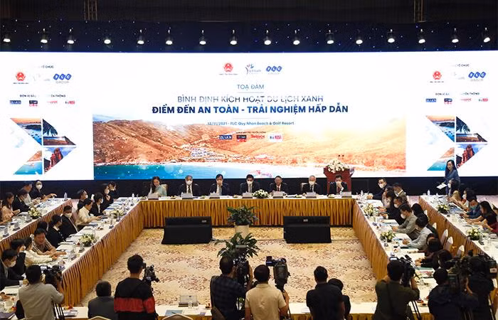 Toạ đàm “Bình Định kích hoạt du lịch Xanh: Điểm đến an toàn, trải nghiệm hấp dẫn” diễn ra sáng 13/11 tại FLC Quy Nhơn