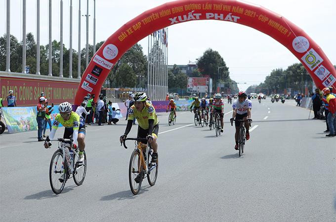 Các tay đua phong trào có một ngày thi đấu sôi nổi Các tay đua phong trào có một ngày thi đấu sôi nổi