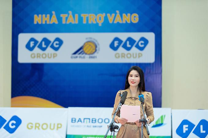 Bà Đặng Thị Lưu Vân – Phó Tổng Giám đốc Tập đoàn FLC – nhà Tài trợ Vàng của Giải bóng chuyền hạng A Quốc gia cúp FLC 2021 Bà Đặng Thị Lưu Vân – Phó Tổng Giám đốc Tập đoàn FLC – nhà Tài trợ Vàng của Giải bóng chuyền hạng A Quốc gia cúp FLC 2021