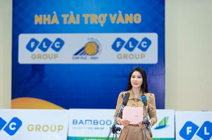 Bà Đặng Thị Lưu Vân – Phó Tổng Giám đốc Tập đoàn FLC – nhà Tài trợ Vàng của Giải bóng chuyền hạng A Quốc gia cúp FLC 2021 Bà Đặng Thị Lưu Vân – Phó Tổng Giám đốc Tập đoàn FLC – nhà Tài trợ Vàng của Giải bóng chuyền hạng A Quốc gia cúp FLC 2021