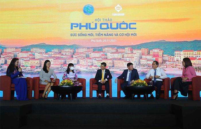 Các diễn giả trao đổi tại toạ đàm Các diễn giả trao đổi tại toạ đàm