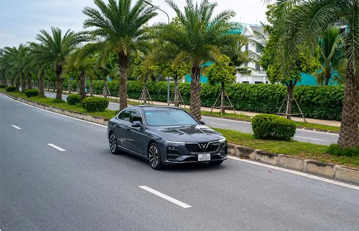 VinFastLux A2.0 giữ vững vị thế dẫn đầu về doanh số bán tháng 10 và cả 10 tháng đầu năm của phân khúc sedan tầm giá 1 tỷ đồng VinFastLux A2.0 giữ vững vị thế dẫn đầu về doanh số bán tháng 10 và cả 10 tháng đầu năm của phân khúc sedan tầm giá 1 tỷ đồng