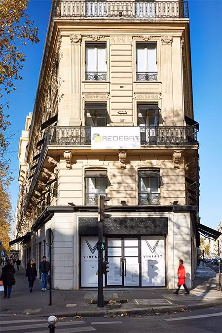 Showroom VinFast trên con phố đắt giá bậc nhất giữa Thủ đô nước Pháp