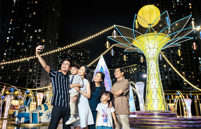 Trung thu đến Vincom đã trở thành “truyền thống” đối với nhiều bạn trẻ và các gia đình Trung thu đến Vincom đã trở thành “truyền thống” đối với nhiều bạn trẻ và các gia đình