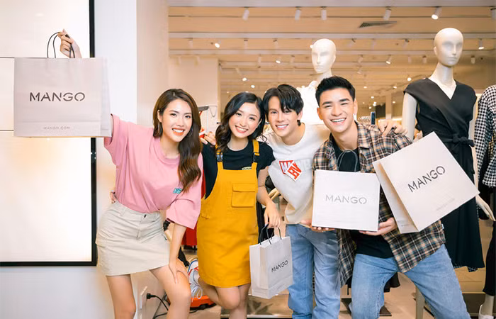 Trung tâm thương mại là điểm đến vui chơi “không thể bỏ qua” với các bạn trẻ vì có đầy đủ từ các thương hiệu mua sắm, xem phim, vui chơi giải trí cho đến những góc check-in “sống ảo” cực chất