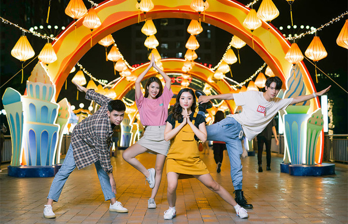 Tại mỗi TTTM Vincom, có khu trang trí Trung thu theo chủ đề riêng cho các bạn trẻ Gen Z thỏa sức tạo dáng Tại mỗi TTTM Vincom, có khu trang trí Trung thu theo chủ đề riêng cho các bạn trẻ Gen Z thỏa sức tạo dáng