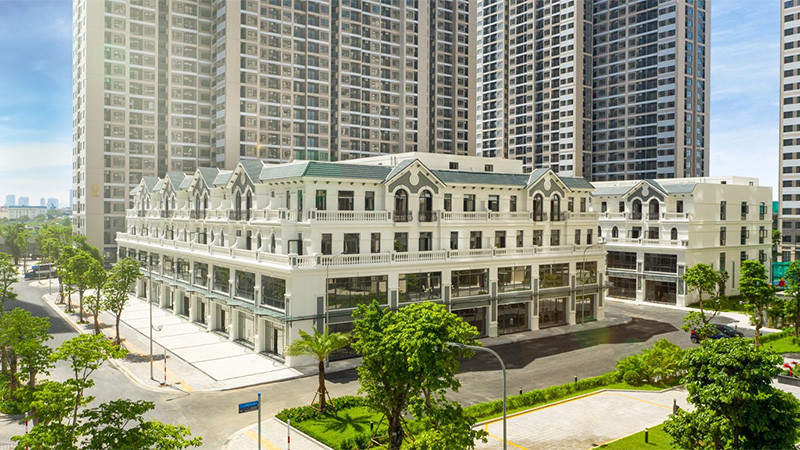 Tổ hợp shop dowtown đa phong cách tại lõi phân khu Sapphire 2 đã được hoàn thiện, dự kiến sẽ là khu vực sôi động và sầm uất nhất tại dự án trong tương lai Tổ hợp shop dowtown đa phong cách tại lõi phân khu Sapphire 2 đã được hoàn thiện, dự kiến sẽ là khu vực sôi động và sầm uất nhất tại dự án trong tương lai