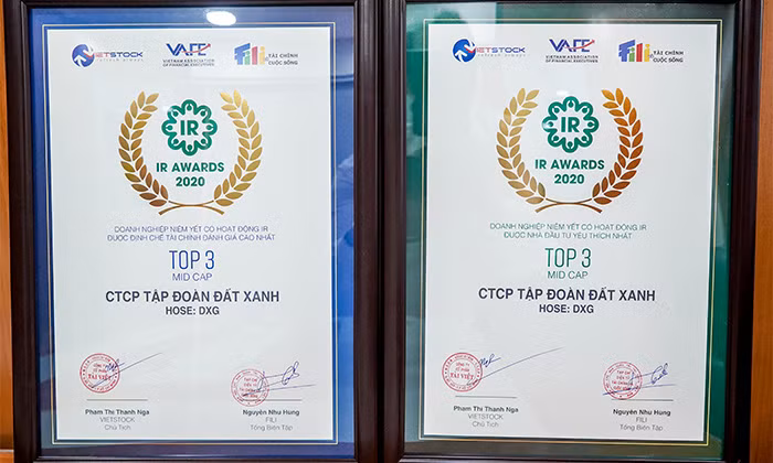 IR Awards là giải thưởng tôn vinh các DN niêm yết có hoạt động quan hệ nhà đầu tư (IR - Investor Relations) minh bạch, nhanh chóng, hiệu quả, góp phần nâng cao nhận thức và vai trò về hoạt động IR và cải thiện hoạt động quản trị DN.