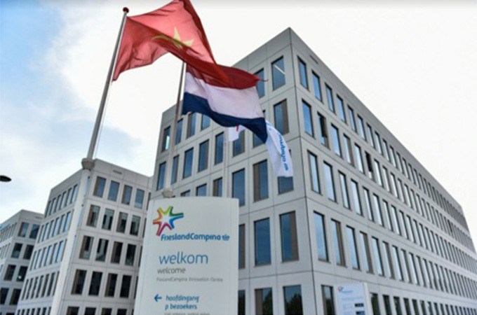 Trung tâm nghiên cứu và phát triển của Cô Gái Hà Lan ở Wageningen, Hà Lan với hơn 400 chuyên gia dinh dưỡng hàng đầu thế giới không ngừng nghiên cứu để mang đến những sản phẩm có lợi nhất cho sức khỏe và sự phát triển của trẻ em ở hơn 100 quốc gia mà thương hiệu hiện diện.