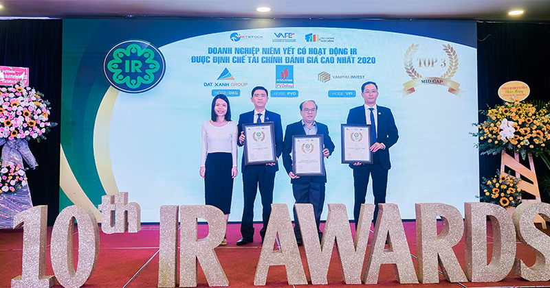 Năm thứ 3 liên tiếp, DXG được vinh danh Top 3 Doanh nghiệp niêm yết (Mid Cap) có hoạt động IR được định chế tài chính đánh giá cao nhất.