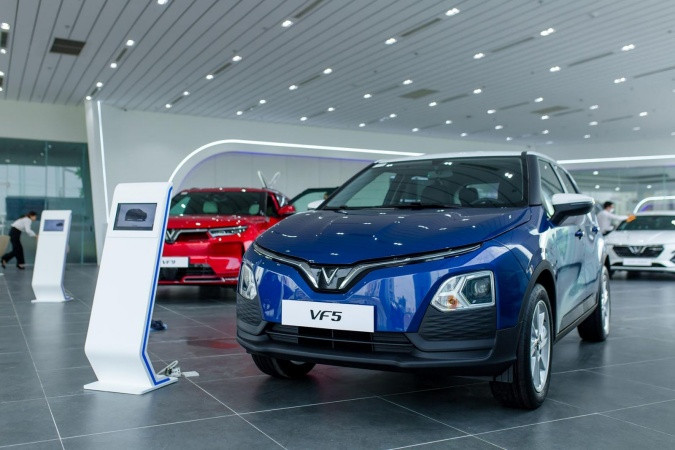 Ngoài gói dán phim cách nhiệt, khách mua VF 5 Plus còn được tặng thêm 1 năm bảo hiểm vật chất bao gồm thân vỏ và pin.