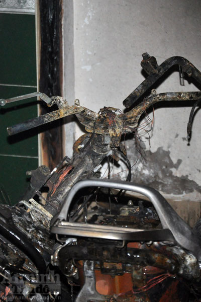 Cận cảnh Honda Spacy cháy rụi ảnh 3