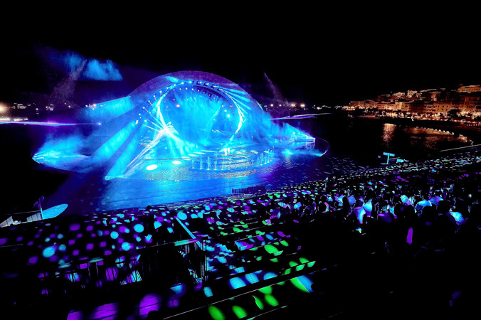 Thưởng thức show diễn Kiss The Stars tại thị trấn Hoàng Hôn. Thưởng thức show diễn Kiss The Stars tại thị trấn Hoàng Hôn.