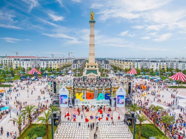 Quảng trường Kinh đô Ánh sáng, phố đi bộ Vinhomes Ocean Park 2 và Grand World Hà Nội đã và đang là nơi thu hút hàng trăm ngàn lượt khách vào mùa lễ hội Quảng trường Kinh đô Ánh sáng, phố đi bộ Vinhomes Ocean Park 2 và Grand World Hà Nội đã và đang là nơi thu hút hàng trăm ngàn lượt khách vào mùa lễ hội