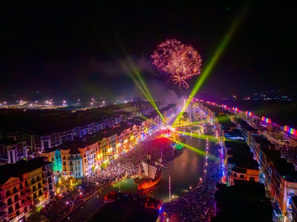 Khách du lịch đến với Hà Nội tăng mạnh trong dịp Tết nhờ các hoạt động, sự kiện đặc sắc đậm nét văn hóa Việt Nam Khách du lịch đến với Hà Nội tăng mạnh trong dịp Tết nhờ các hoạt động, sự kiện đặc sắc đậm nét văn hóa Việt Nam