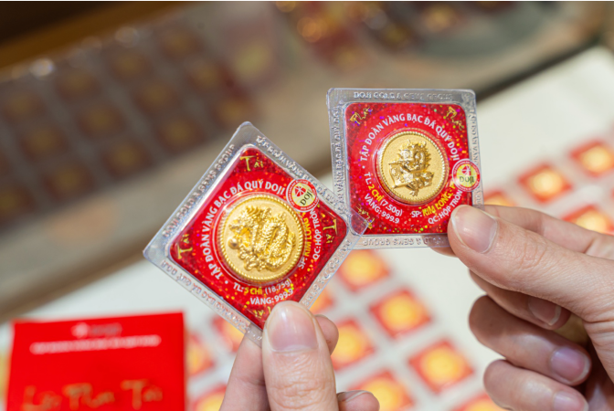 Vàng ép vỉ Kim Long DOJI “gây sốt” thị trường. Vàng ép vỉ Kim Long DOJI “gây sốt” thị trường.