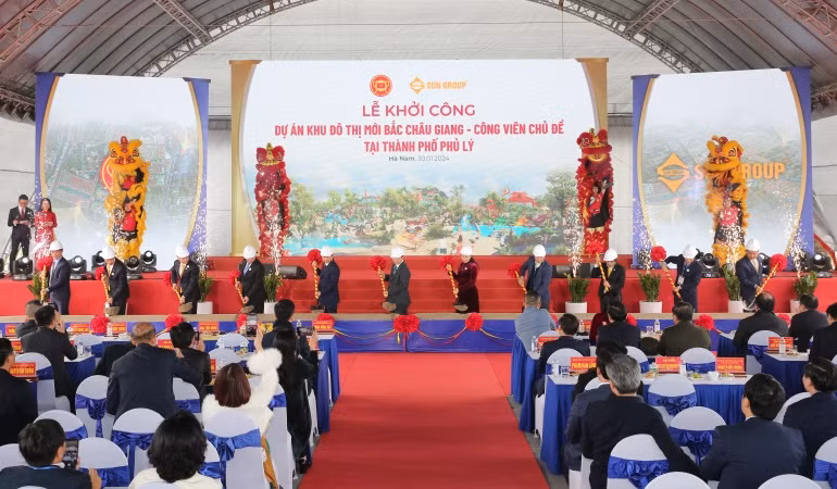 Các đại biểu thực hiện nghi thức khởi công dự án. Các đại biểu thực hiện nghi thức khởi công dự án.