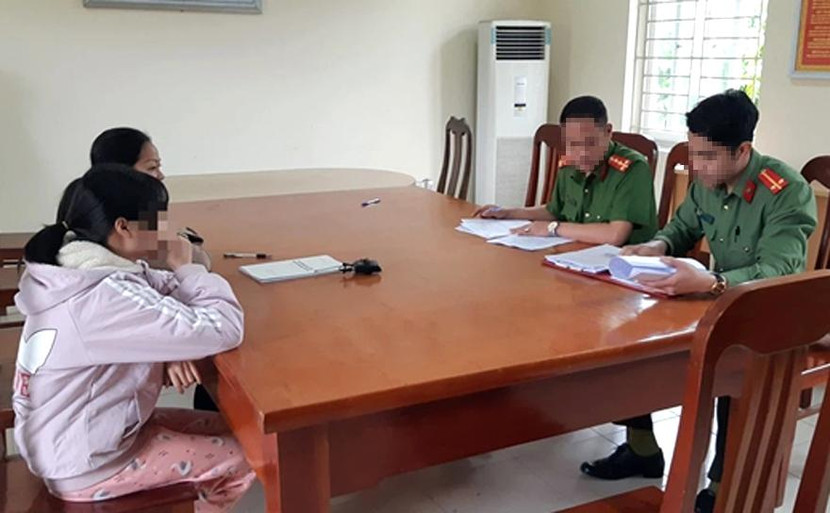 Cơ quan Công an triệu tập Vĩnh và con gái lên làm việc, làm rõ 2 hành vi vi phạm nêu trên Cơ quan Công an triệu tập Vĩnh và con gái lên làm việc, làm rõ 2 hành vi vi phạm nêu trên