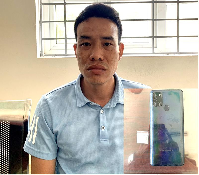 Đối tượng Bùi Qung Huy cùng tang vật