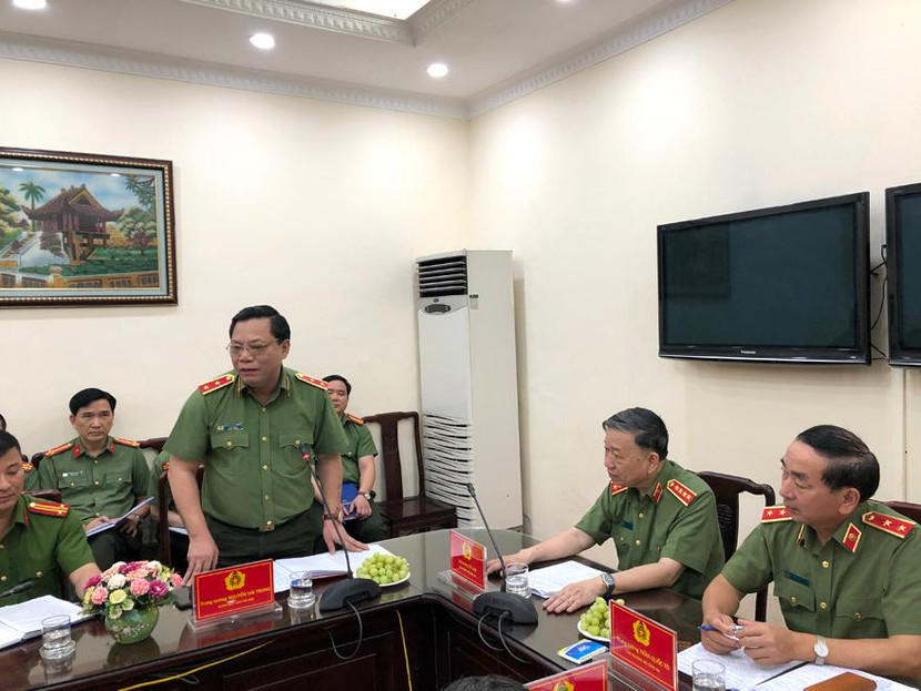 Trung tướng Nguyễn Hải Trung, Ủy viên Ban Thường vụ Thành ủy, Bí thư Đảng ủy, Giám đốc CATP Hà Nội phát biểu và tiếp thu ý kiến chỉ đạo của Bộ trưởng Bộ Công an