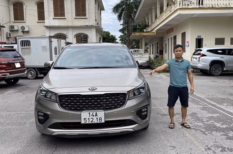 Đối tượng Lương Thanh Tùng cùng chiếc xe vi phạm