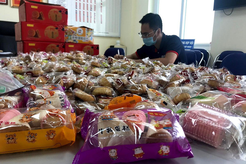 Hàng nghìn chiếc bánh Trung thu do nước ngoài sản xuất không có hoá đơn chứng từ chứng minh nguồn gốc xuất xứ được lực lượng chức năng CATP Hà Nội kịp thời phát hiện