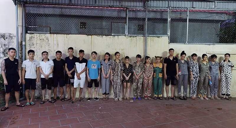 Nhóm 20 đối tượng tụ tập tại phòng trọ cùng nhau sử dụng trái phép chất ma tuý chúc mừng sinh nhật bị lực lượng Công an bắt giữ
