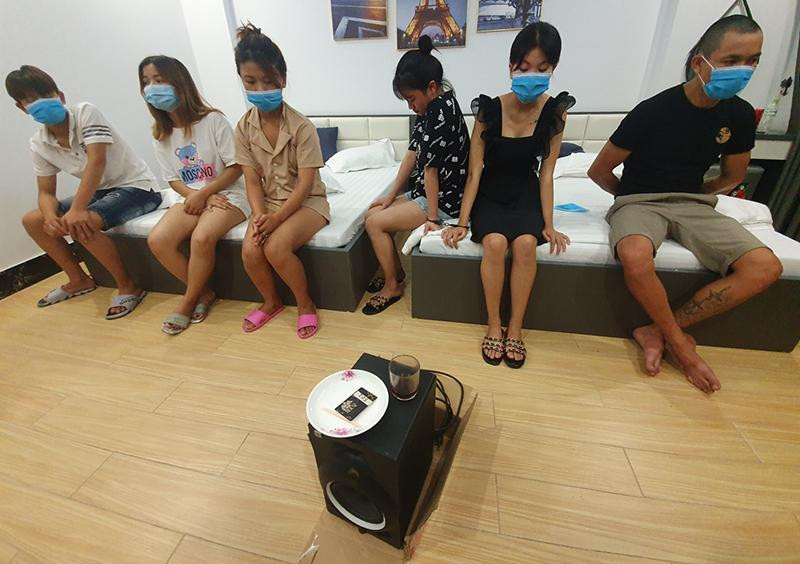 Nhóm đối tượng tụ tập thuê khách sạn để sử dụng trái phép chất ma tuý chủ yếu là học sinh của môt trung tâm nghề trên địa àn TP Móng Cái Nhóm đối tượng tụ tập thuê khách sạn để sử dụng trái phép chất ma tuý chủ yếu là học sinh của môt trung tâm nghề trên địa àn TP Móng Cái