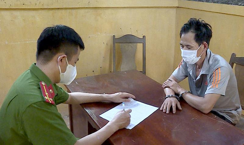 Cơ quan Công an lấy lời khai của đối tượng Nguyễn Văn Vĩnh Cơ quan Công an lấy lời khai của đối tượng Nguyễn Văn Vĩnh