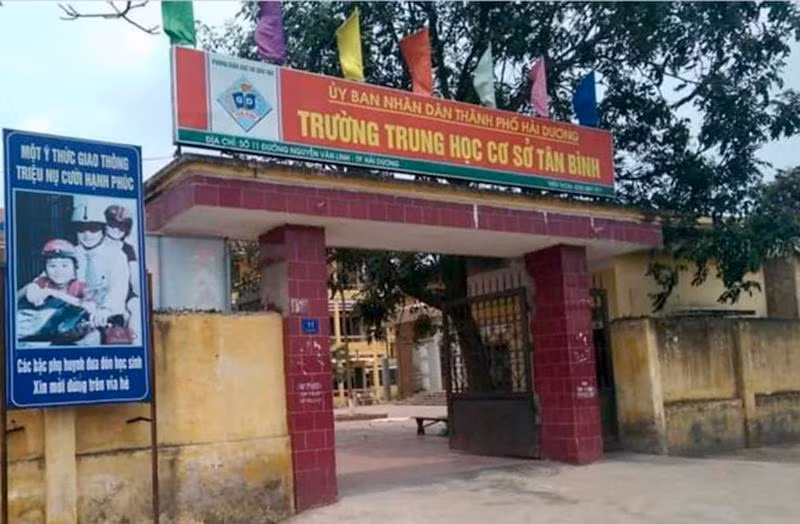 Trường THCS Tân Bình nơi có hơn 50 giáo viên và học sinh lơp 9G tiếp xúc với F1 và phải cách ly tại nhà