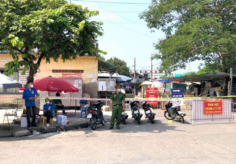 Công an phường Haàng Văn Thụ phối hợp cùng lực lượng chức năng tổ chưc lập chốt kiểm soát quanh khu vực chợ Công an phường Haàng Văn Thụ phối hợp cùng lực lượng chức năng tổ chưc lập chốt kiểm soát quanh khu vực chợ