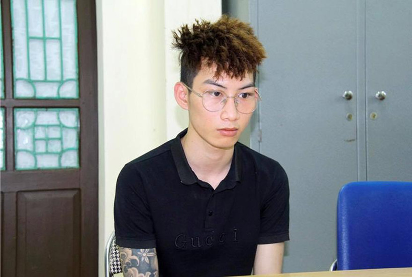 Đối tượng Vũ Minh Toàn bị bắt giữ khi đang lẩn trốn tại địa bàn phường Cốc Lếu, TP Lào Cai