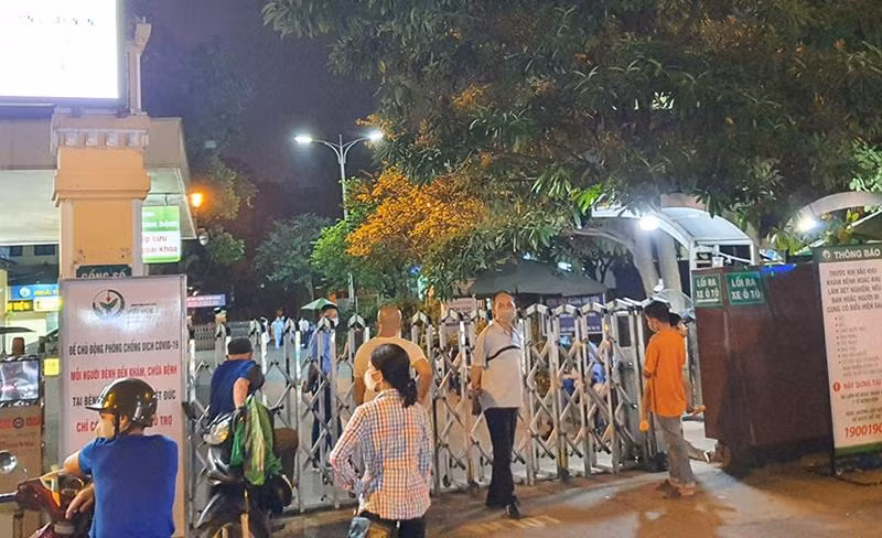 Bệnh viện Việt Đức đóng cổng sau khi sự việc xảy ra