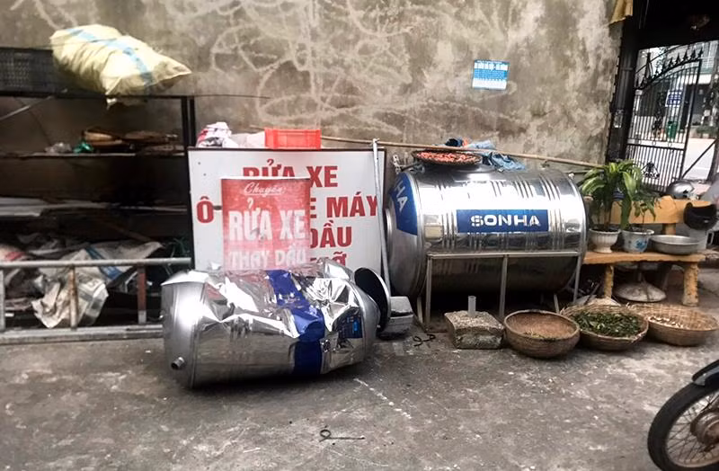 Hiện trường đối tượng nghi ngáo đá, đập phá tài sản của người thân