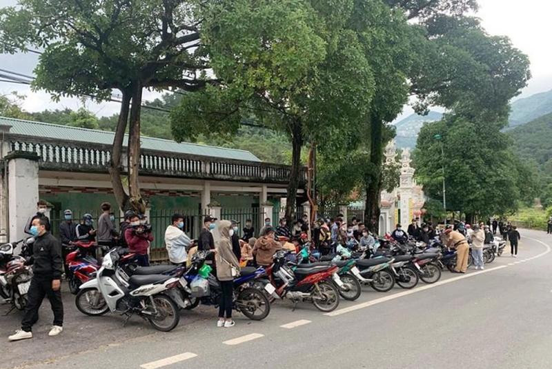 Hơn 200 "quái xế" điều khiển xe máy lạng lách, đánh võng, nẹt pô gây náo loạn đường lên Tam Đảo bị bắt giữ