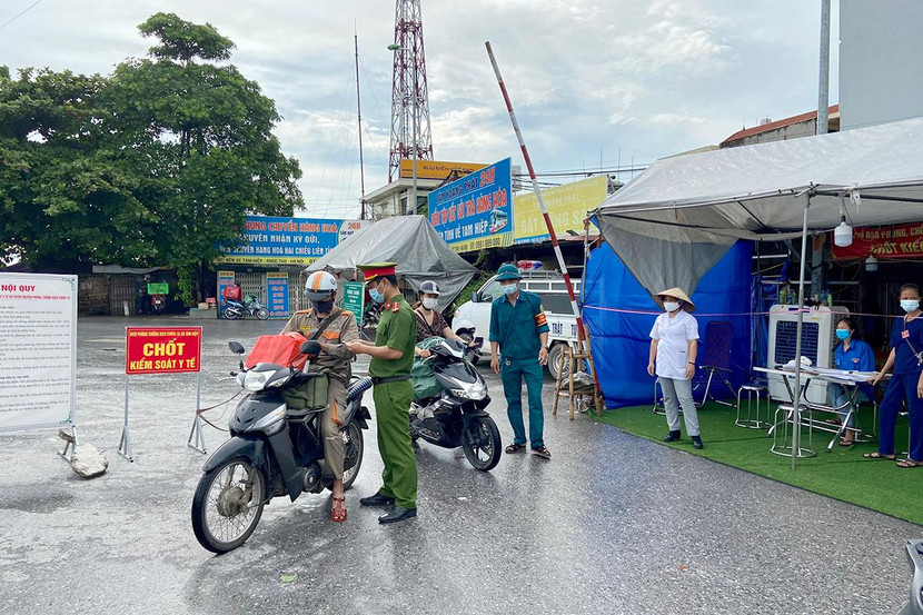 Bắt đầu từ trưa nay 16-9, người dân thuộc địa bàn "vùng xanh" được đi lại khá thoải mái trên địa bàn nhưng người từ vùng khác ra vào vẫn bị kiểm soát chặt chẽ