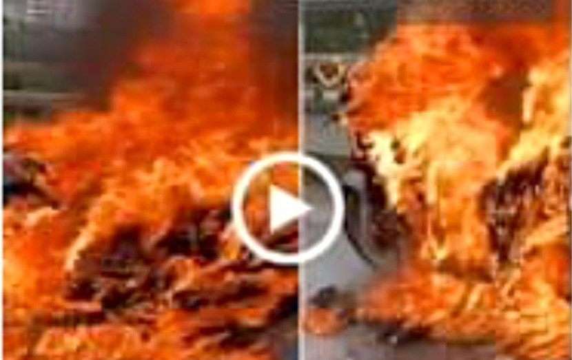 Hình ảnh xe máy SH cháy bùng bùng trên cầu Nhật Tân vào sáng 26-4-2021