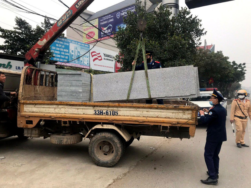 Đội CSGT-TT Công an huyện Phúc Thọ tổ chức ra quân xử lý vi phạm TTĐT Đội CSGT-TT Công an huyện Phúc Thọ tổ chức ra quân xử lý vi phạm TTĐT