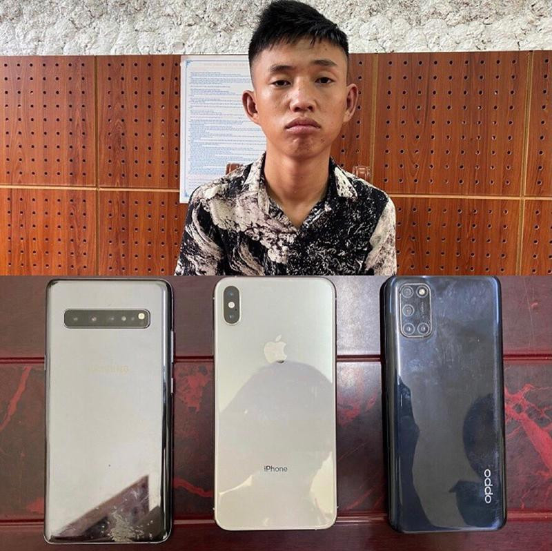 Đối tượng Lương Văn Tạo cùng một số tang vật Đối tượng Lương Văn Tạo cùng một số tang vật