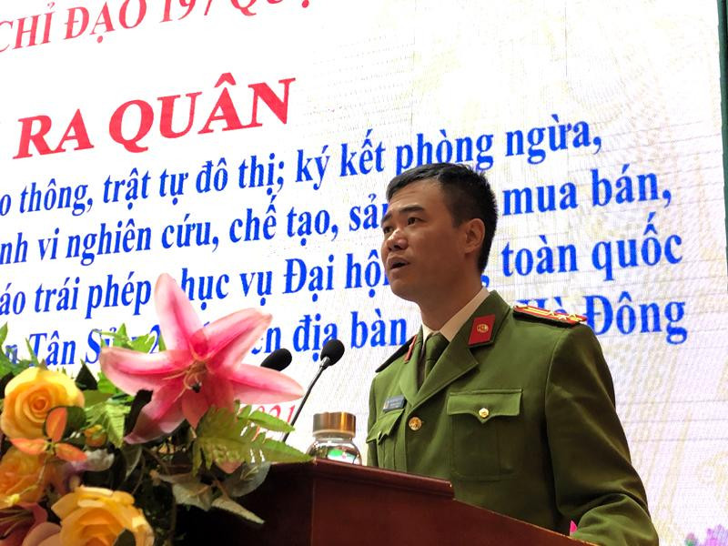 Thượng tá Nguyễn Ngọc Quyền - Trưởng Công an quận, Phó Trưởng ban Thường trực BCĐ 197 quận Hà Đông tiếp thu ý kiến chỉ đạo của đồng chí Phó Giám đốc CATP và Chủ tịch UBND quận Hà Đông