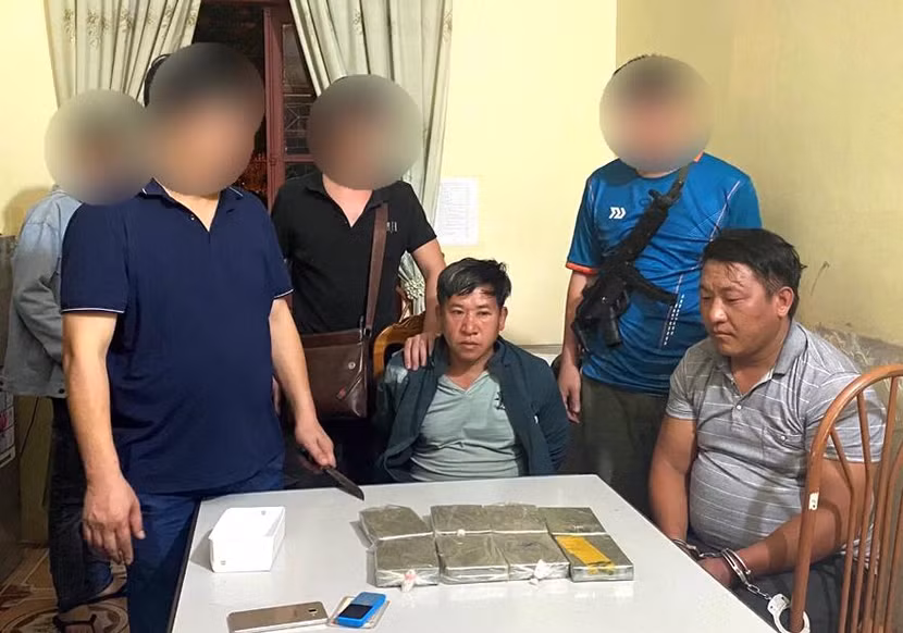 Hai đối tượng Nếnh và Sếnh bị bắt giữ cùng tang vật liên quan