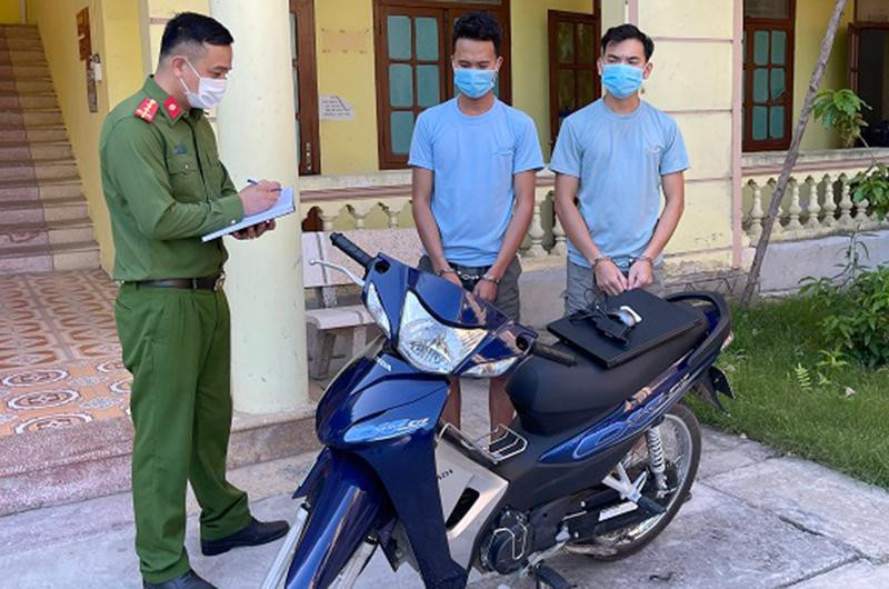 Chính và Tuân bị bắt giữ cùng tang vật