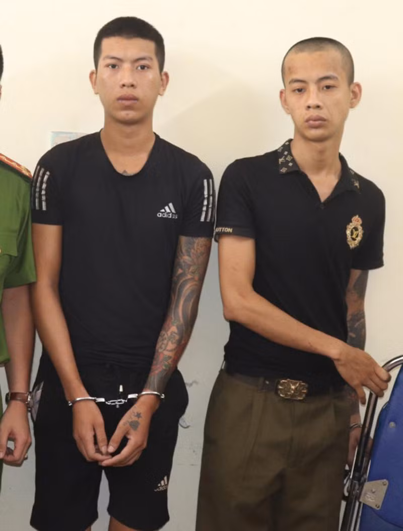 Hai anh em Sơn và Tiến