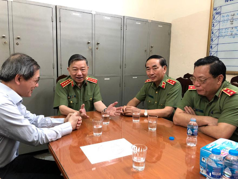 Đồng chí Đại tướng Tô Lâm, Ủy viên Bộ Chính trị, Bí thư Đảng ủy Công an Trung ương, Bộ trưởng Bộ Công an thăm và làm việc với Công an phường Điện Biên, quận Ba Đình