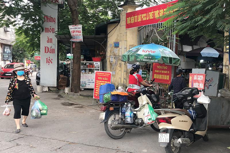 Tình trạng tại chợ Ngọc Lâm, phường Ngọc Lâm, quận Long BIên cũng vậy