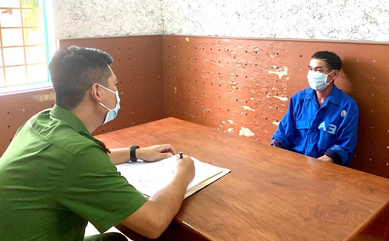 Cơ quan Công an lấy lời khai của Tứ