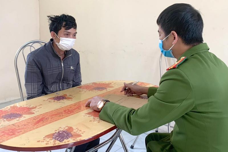 Tài xế xe đầu kéo thổi bay chiếc xe tải của chủ được xác định là Trần Văn Thành (áo khoác kẻ) đã bị bắt giữ