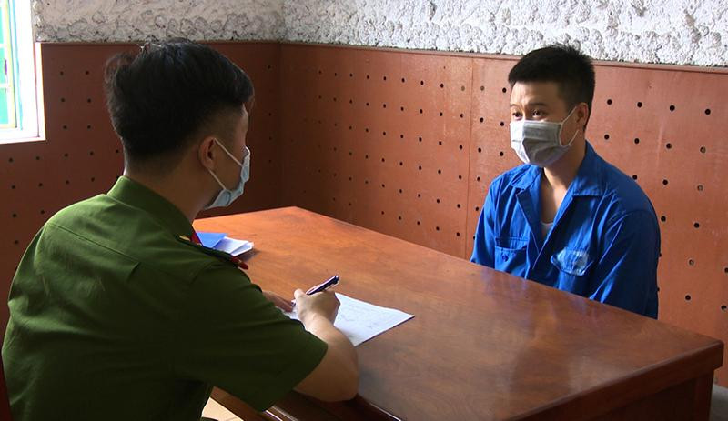 Công an lấy lời khai đối tượng Vũ Duy Thái