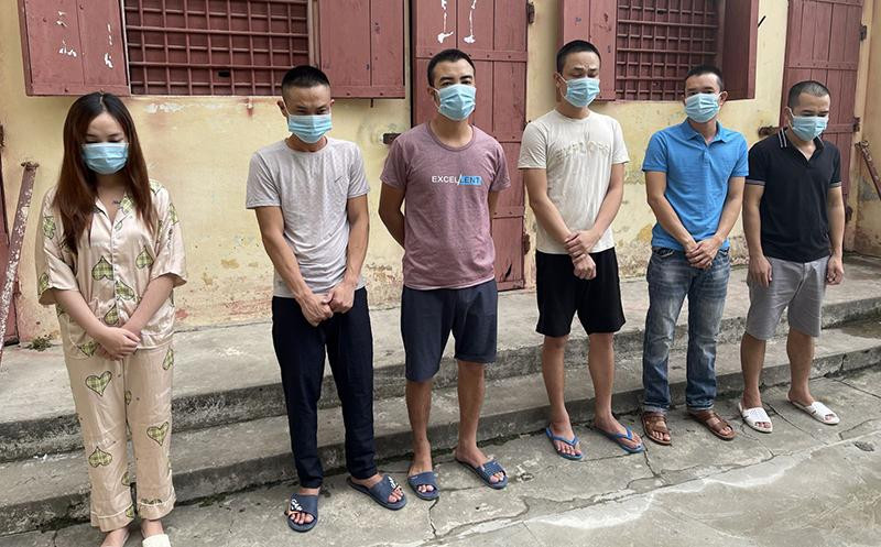 Cơ quan điều tra khởi tố bị can và tạm giam 6 đối tượng liên quan trong vụ án Cơ quan điều tra khởi tố bị can và tạm giam 6 đối tượng liên quan trong vụ án